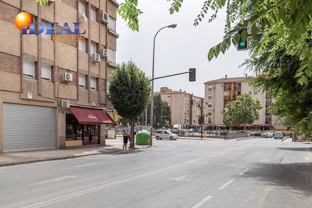 Commercial for sale in Genil, Granada city - € 99,000 (Ref: 9433726)