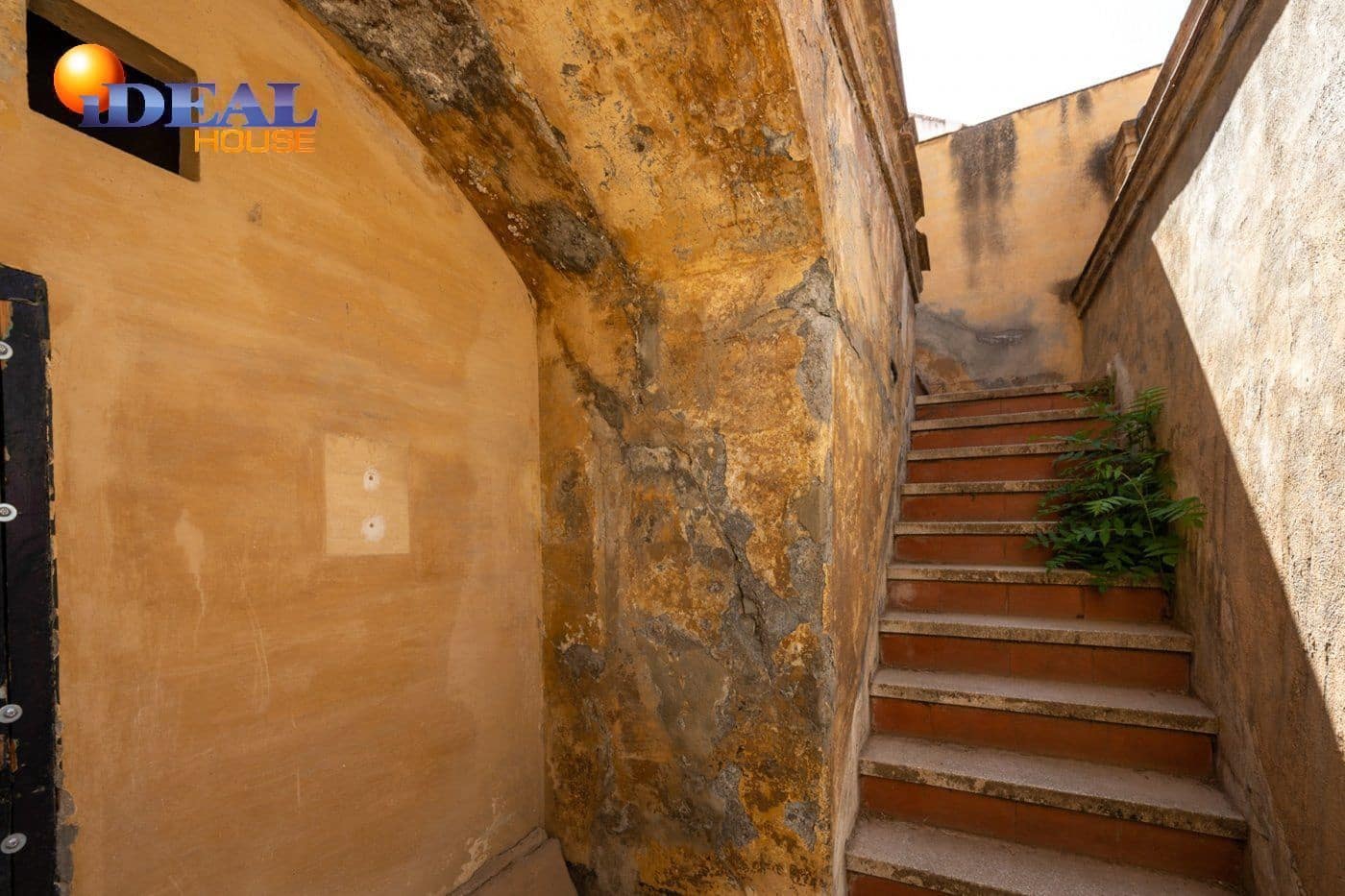 25 bedroom Villa for sale in Granada city - € 980,000 (Ref: 9433728)