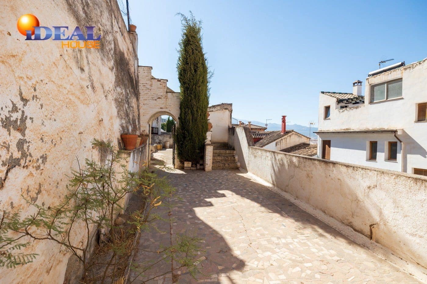 25 bedroom Villa for sale in Granada city - € 980,000 (Ref: 9433728)