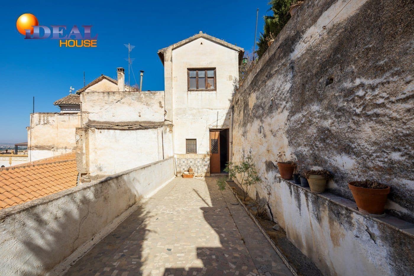 25 bedroom Villa for sale in Granada city - € 980,000 (Ref: 9433728)