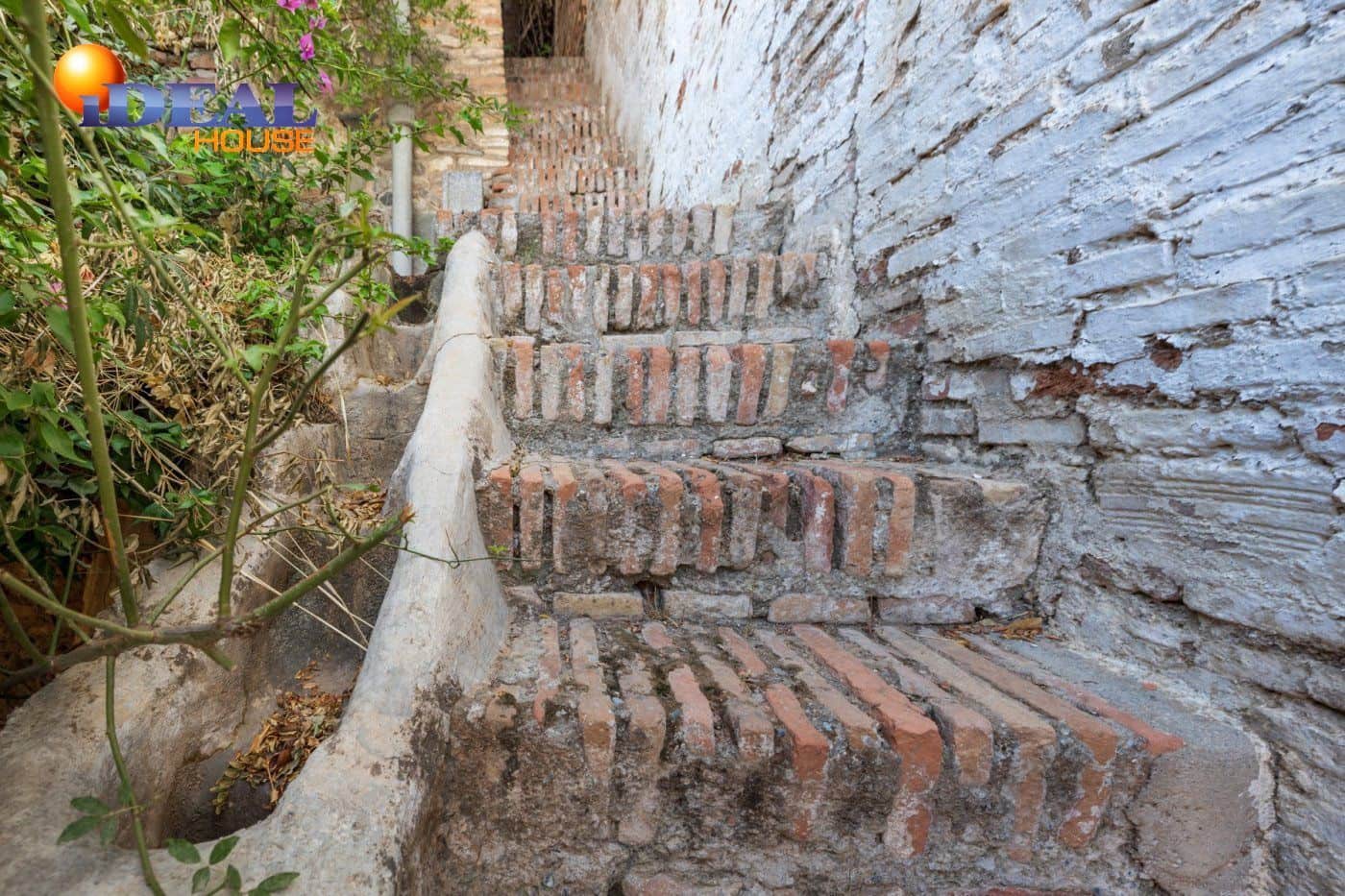 25 bedroom Villa for sale in Granada city - € 980,000 (Ref: 9433728)