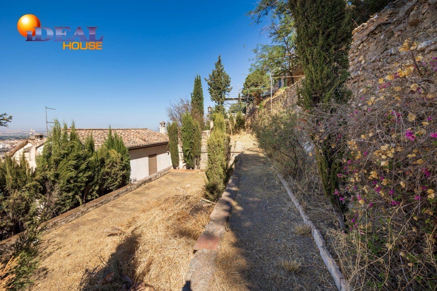 25 bedroom Villa for sale in Granada city - € 980,000 (Ref: 9433728)