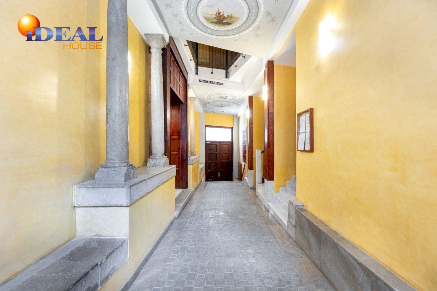 Commercial for sale in Granada city - € 100,000 (Ref: 9433730)