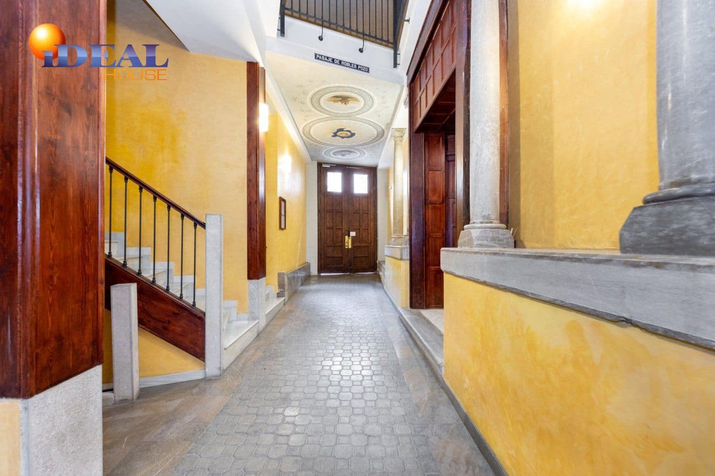 Commercial for sale in Granada city - € 100,000 (Ref: 9433730)