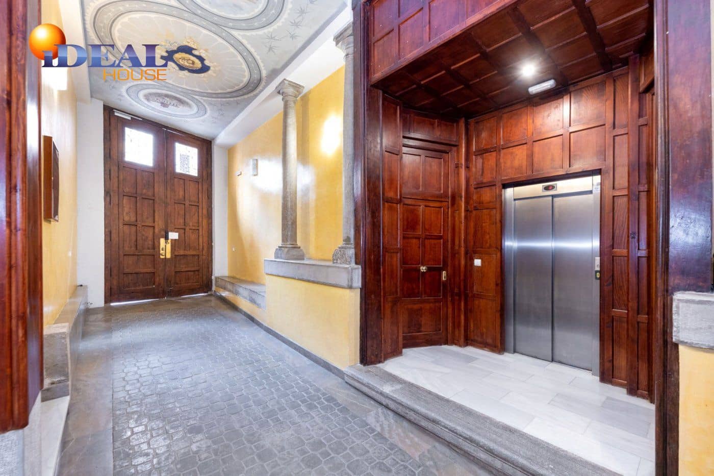 Commercial for sale in Granada city - € 100,000 (Ref: 9433730)