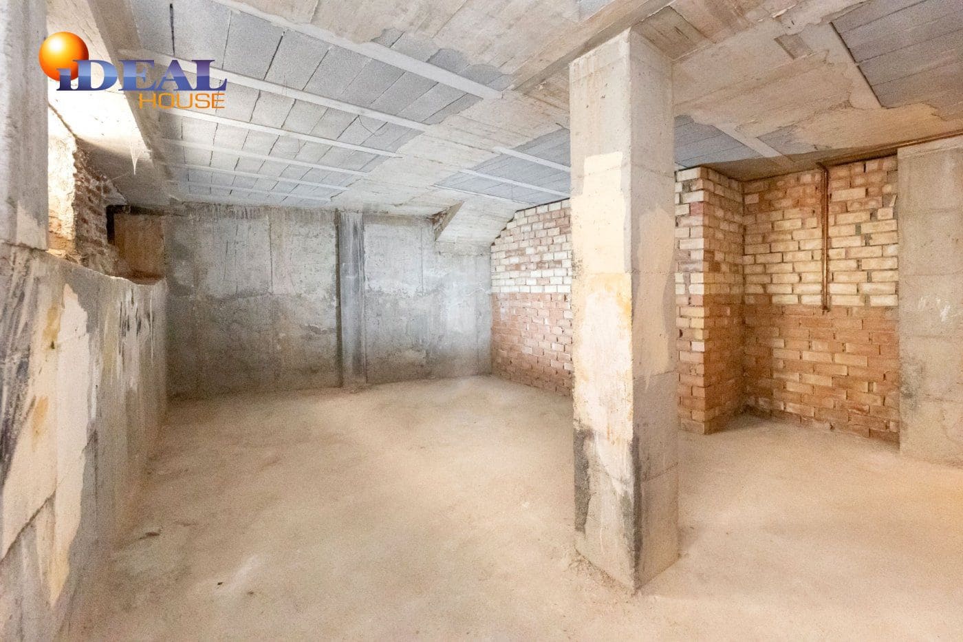 Commercial for sale in Granada city - € 100,000 (Ref: 9433730)