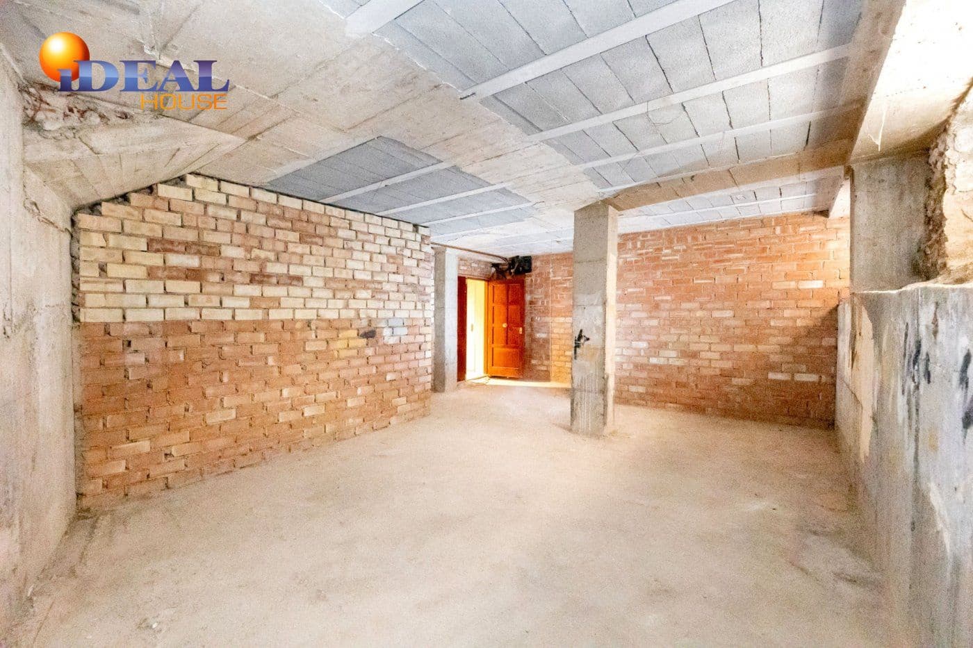 Commercial for sale in Granada city - € 100,000 (Ref: 9433730)