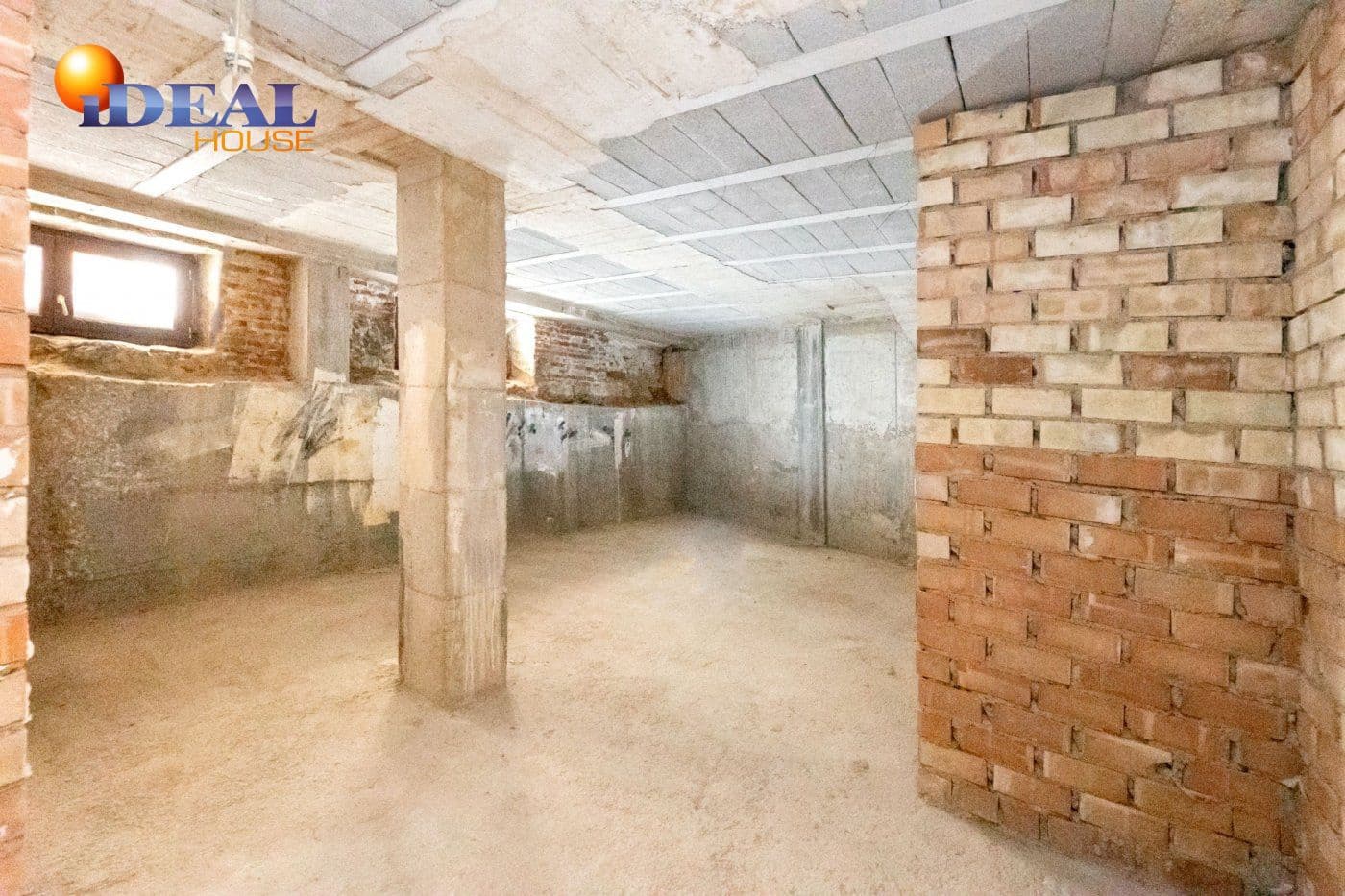 Commercial for sale in Granada city - € 100,000 (Ref: 9433730)