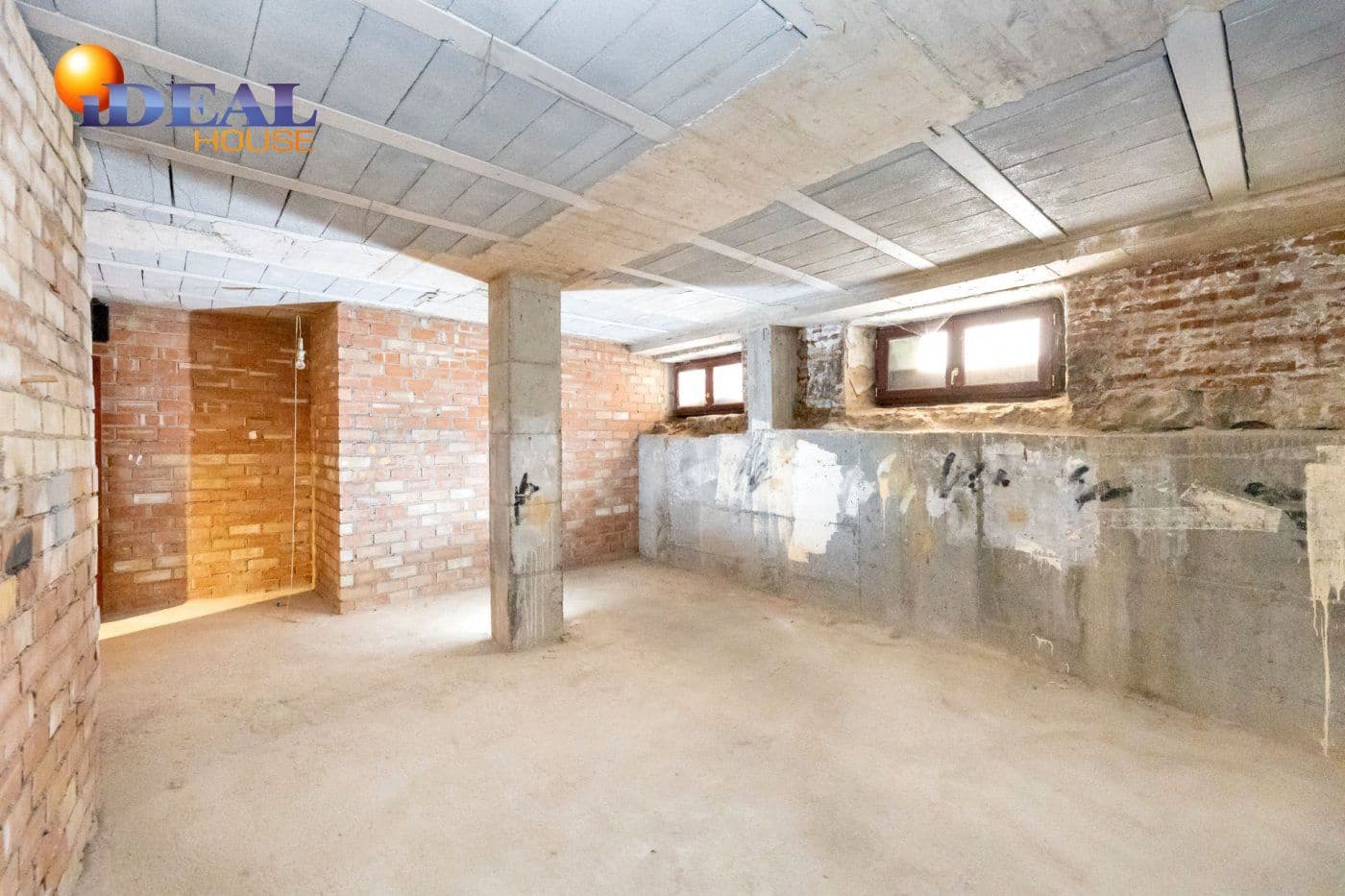 Commercial for sale in Granada city - € 100,000 (Ref: 9433730)