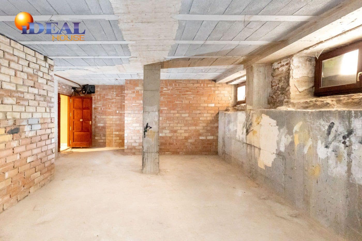 Commercial for sale in Granada city - € 100,000 (Ref: 9433730)