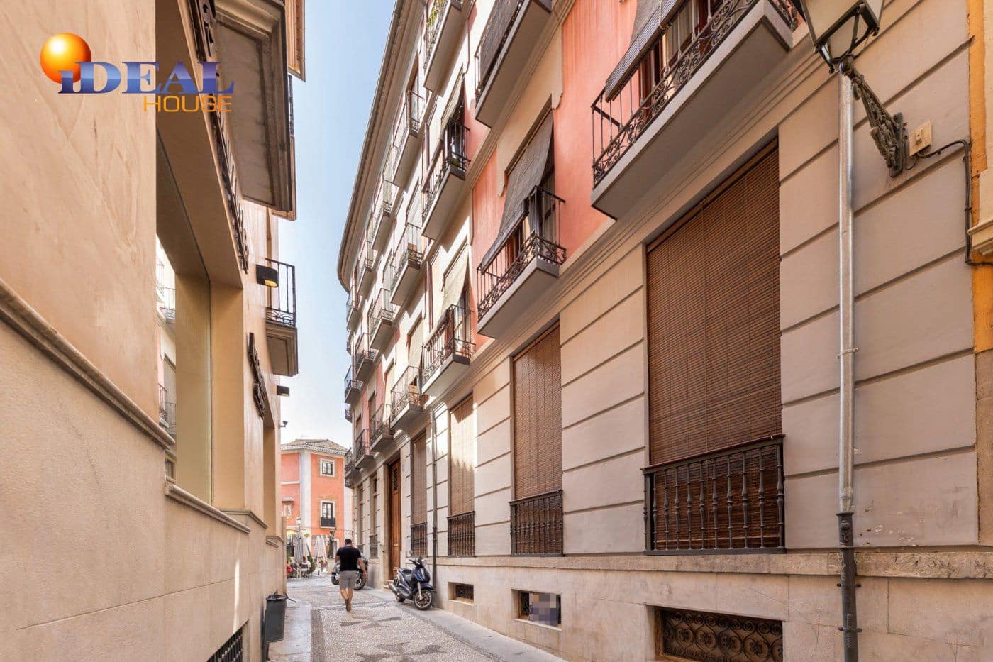 Commercial for sale in Granada city - € 100,000 (Ref: 9433730)