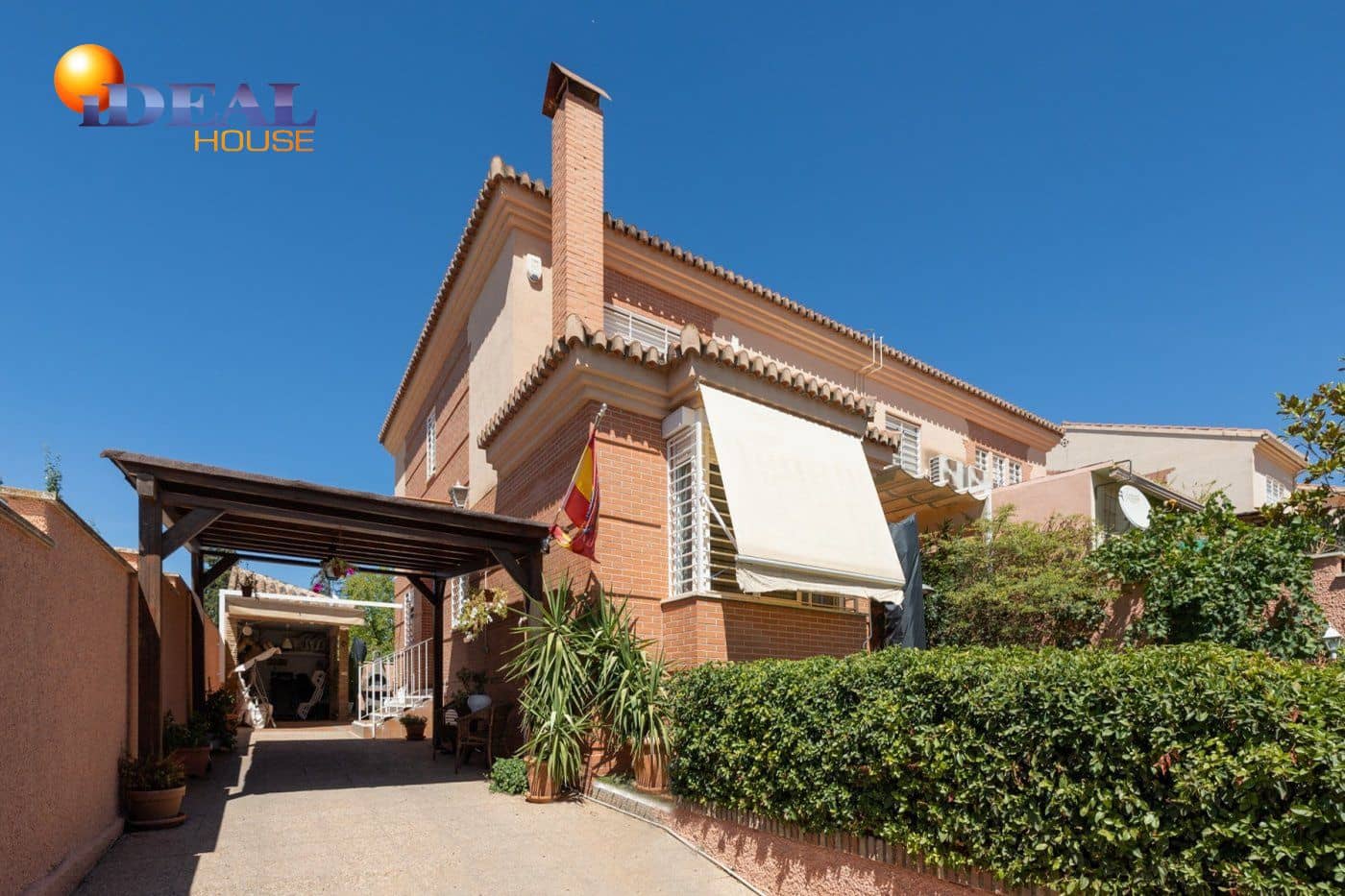 3 camera da letto Villetta a Schiera in vendita in Albolote con piscina garage - 295.000 € (Rif: 9433732)