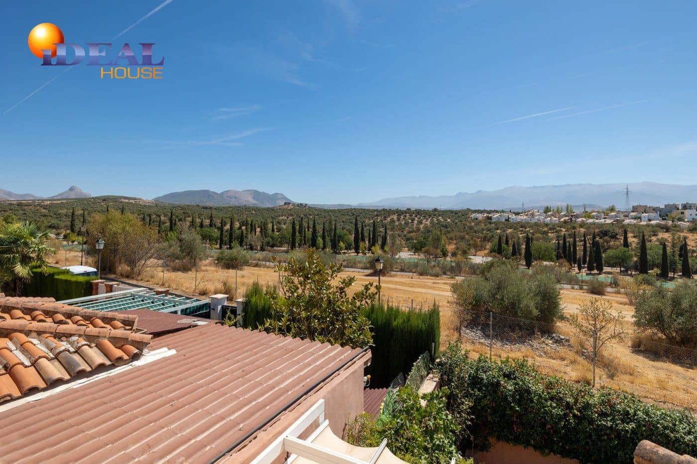 3 camera da letto Villetta a Schiera in vendita in Albolote con piscina garage - 295.000 € (Rif: 9433732)