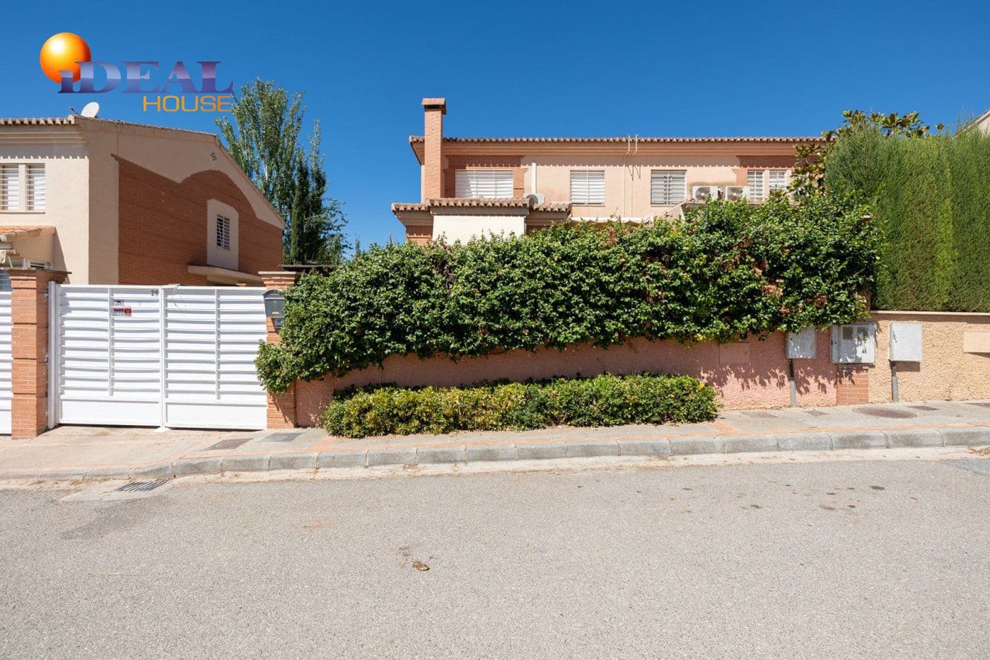 3 camera da letto Villetta a Schiera in vendita in Albolote con piscina garage - 295.000 € (Rif: 9433732)