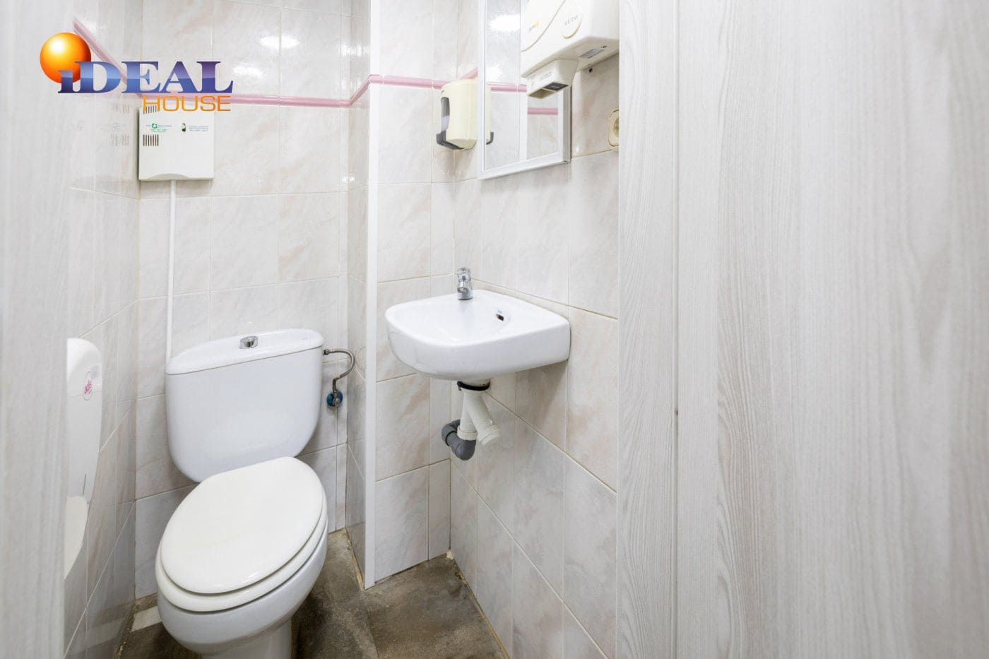 Komercyjne na sprzedaż w Miasto Grenada - 130 000 € (Ref: 9433737)