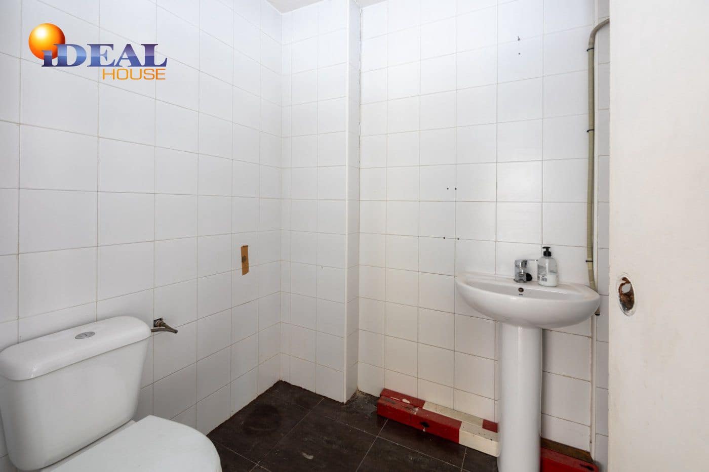 Comercial para venda em Granada cidade - 299 000 € (Ref: 9433738)