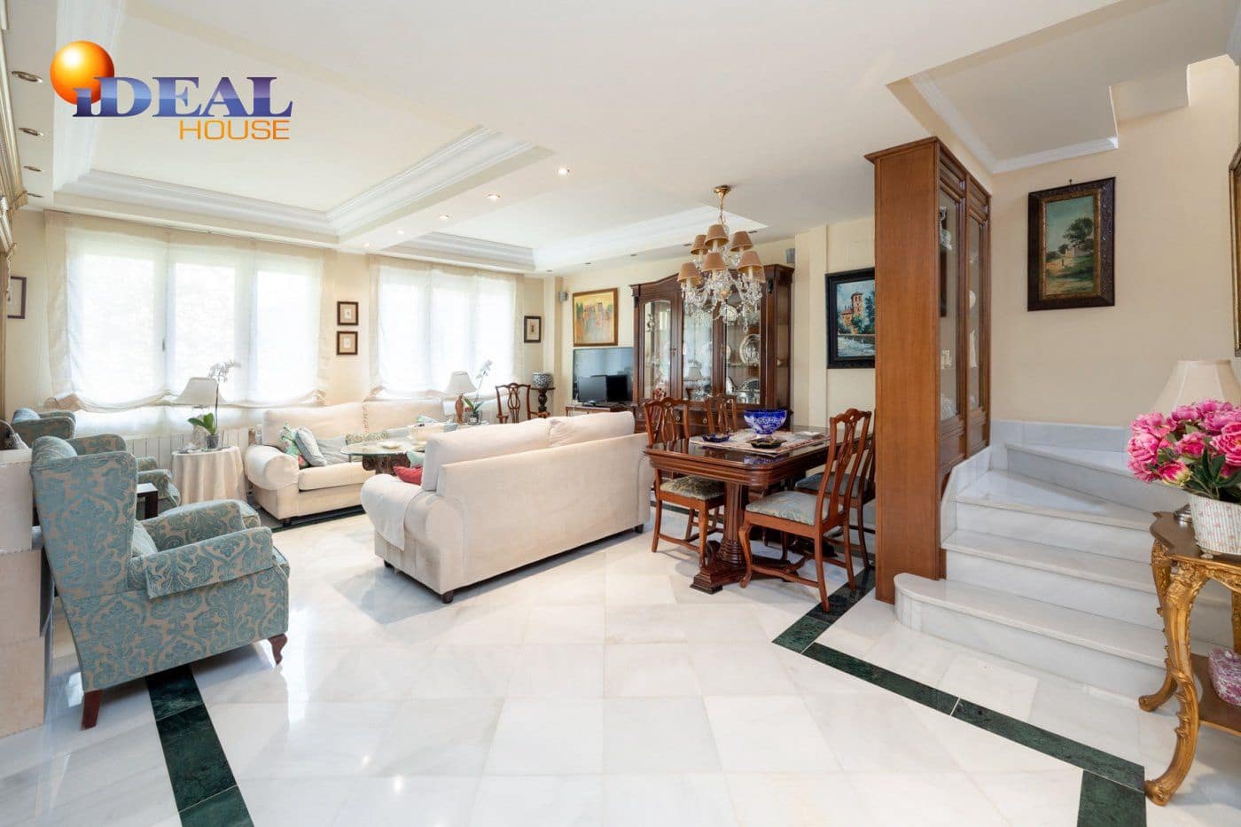 4 sypialnia Dom na sprzedaż w Miasto Grenada z garażem - 1 180 000 € (Ref: 9433739)