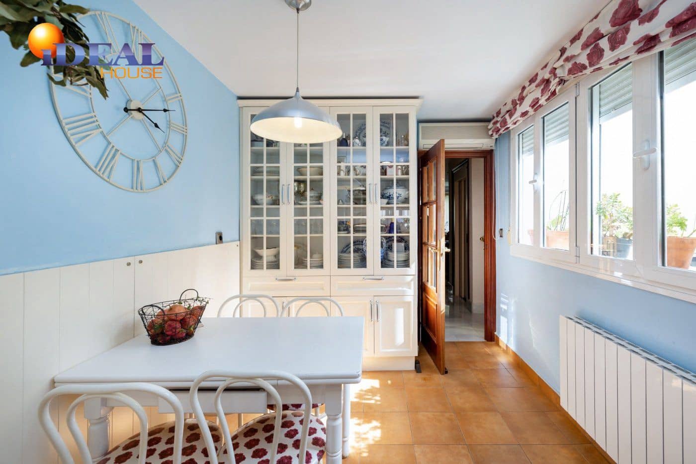 4 sypialnia Dom na sprzedaż w Miasto Grenada z garażem - 1 180 000 € (Ref: 9433739)