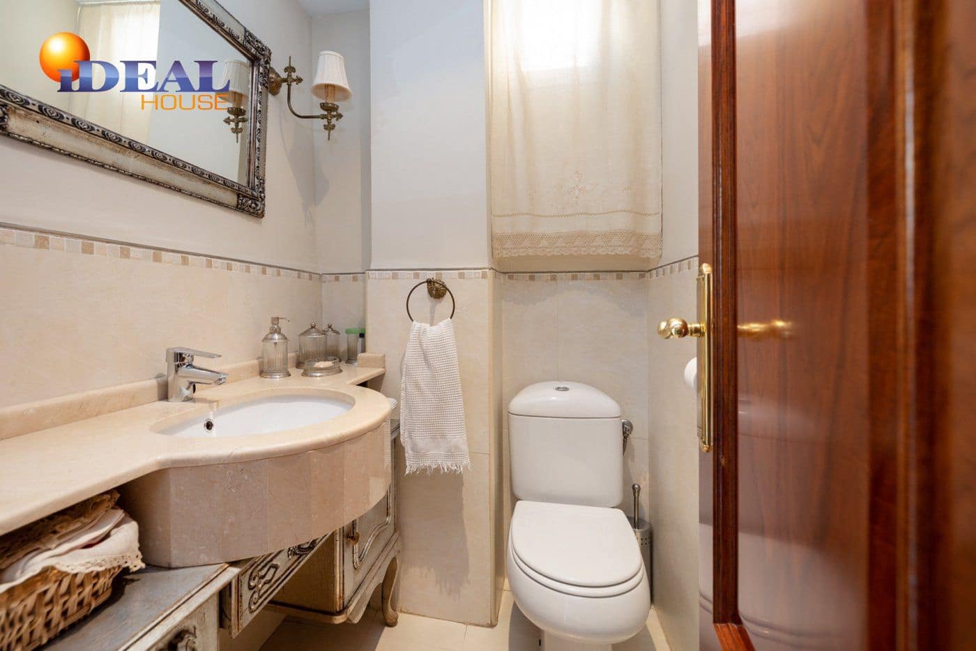 4 sypialnia Dom na sprzedaż w Miasto Grenada z garażem - 1 180 000 € (Ref: 9433739)