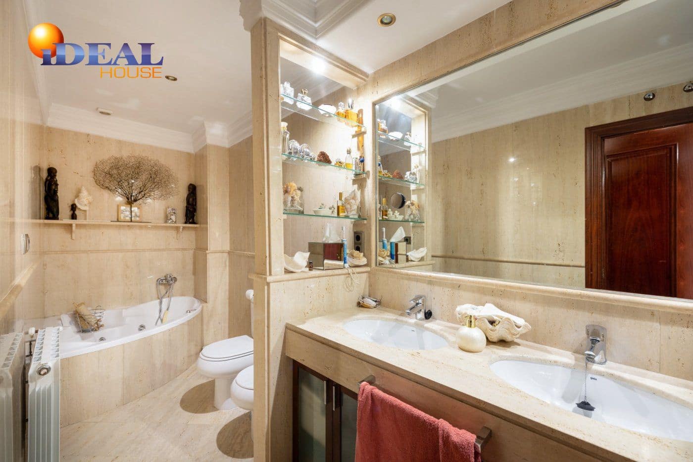 4 sypialnia Dom na sprzedaż w Miasto Grenada z garażem - 1 180 000 € (Ref: 9433739)