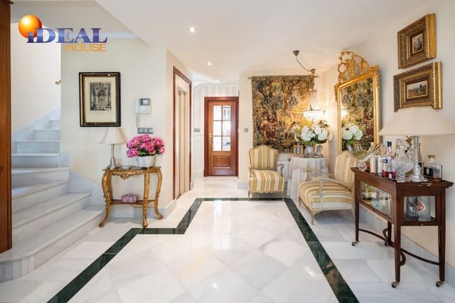 4 sypialnia Dom na sprzedaż w Centro, Miasto Grenada z garażem - 1 180 000 € (Ref: 9433739)