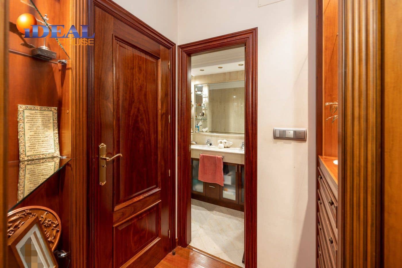 4 sypialnia Dom na sprzedaż w Miasto Grenada z garażem - 1 180 000 € (Ref: 9433739)