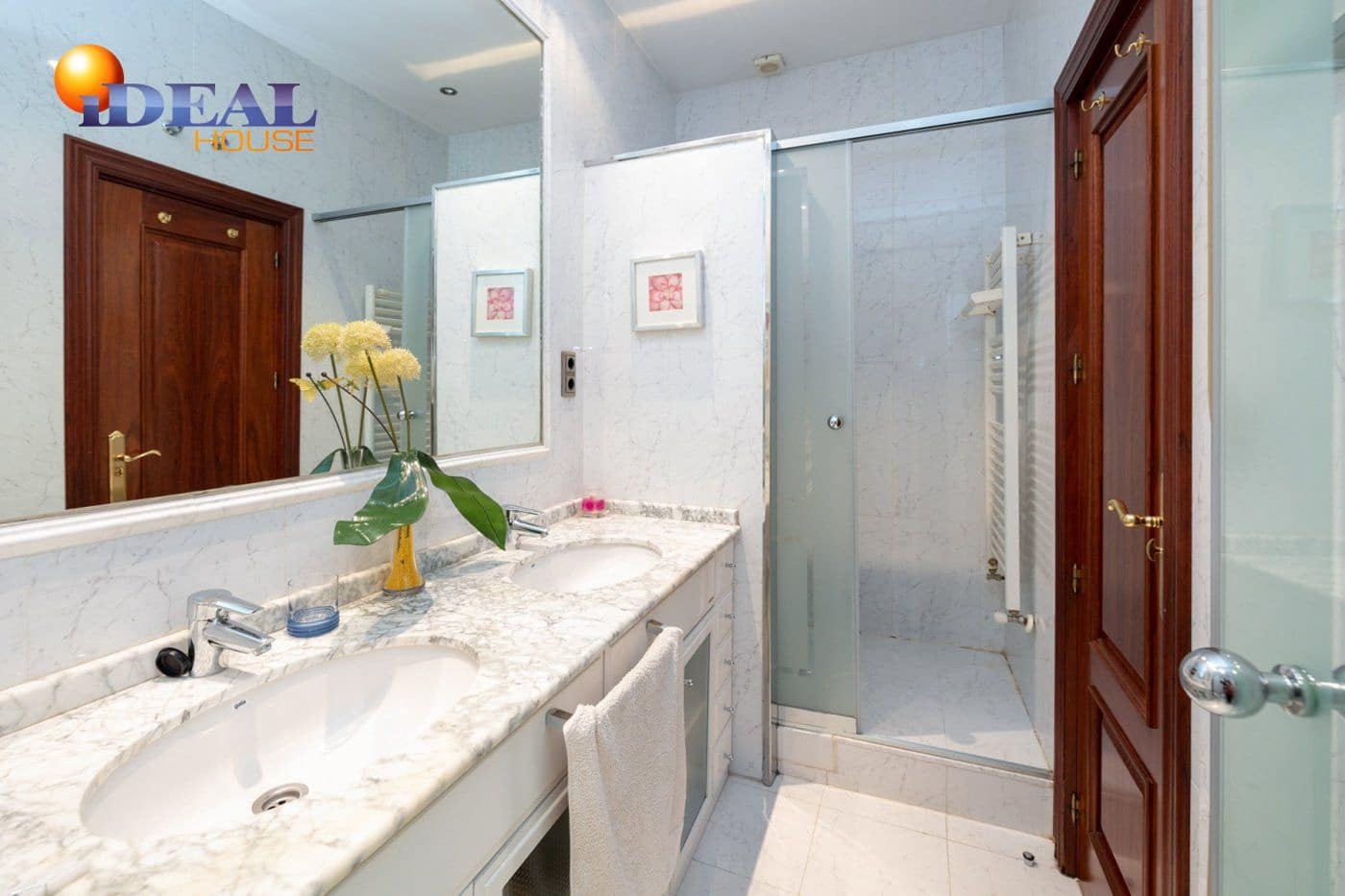 4 sypialnia Dom na sprzedaż w Miasto Grenada z garażem - 1 180 000 € (Ref: 9433739)