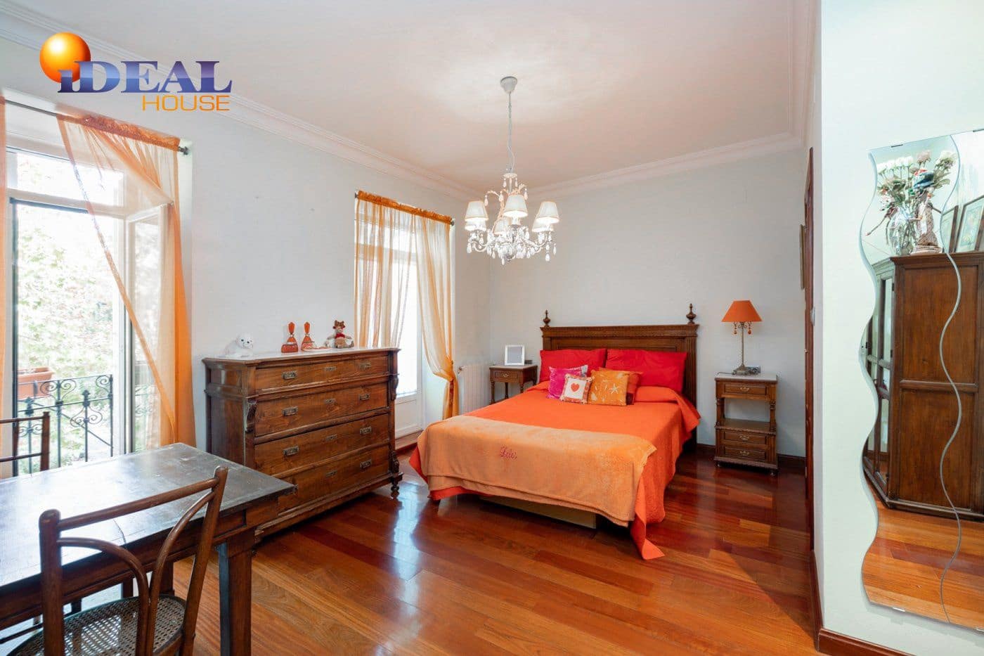 4 sypialnia Dom na sprzedaż w Miasto Grenada z garażem - 1 180 000 € (Ref: 9433739)