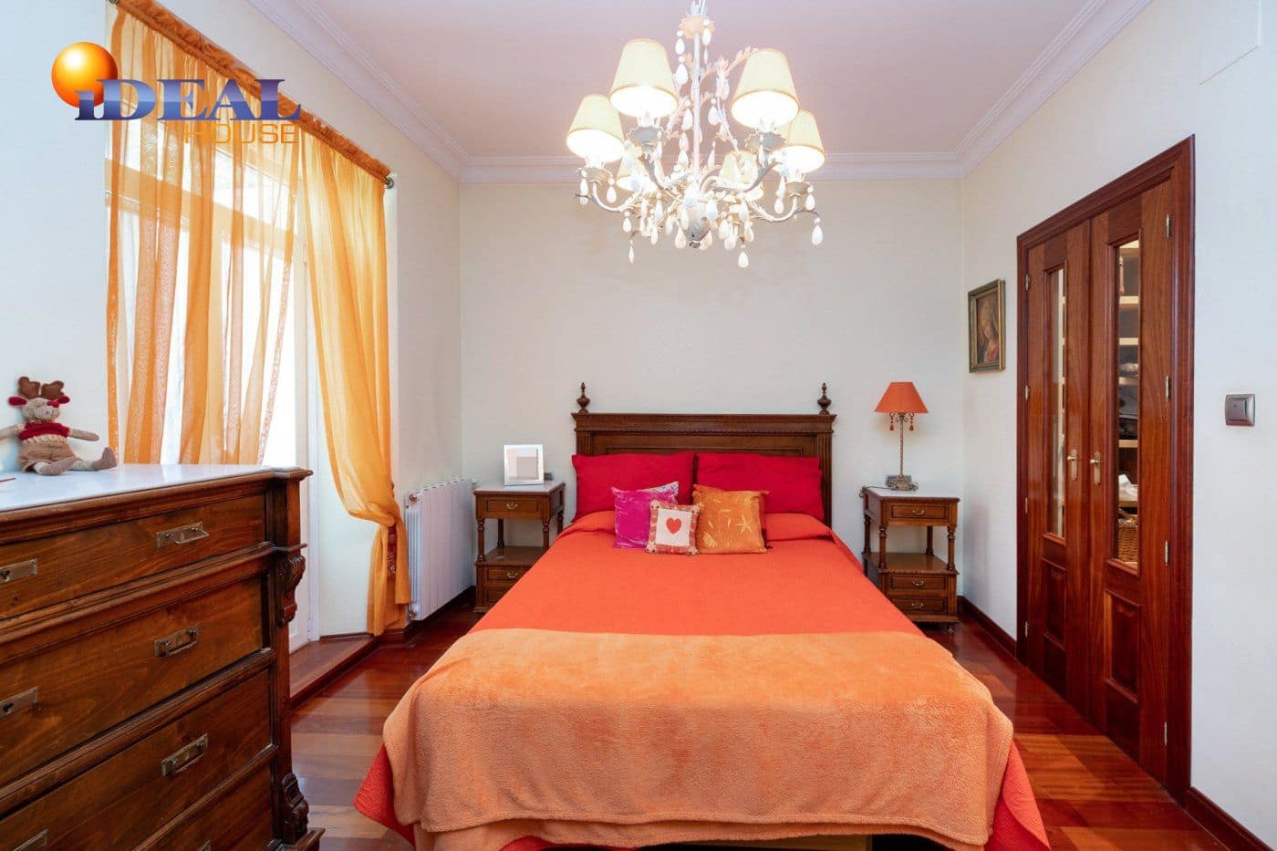 4 sypialnia Dom na sprzedaż w Miasto Grenada z garażem - 1 180 000 € (Ref: 9433739)