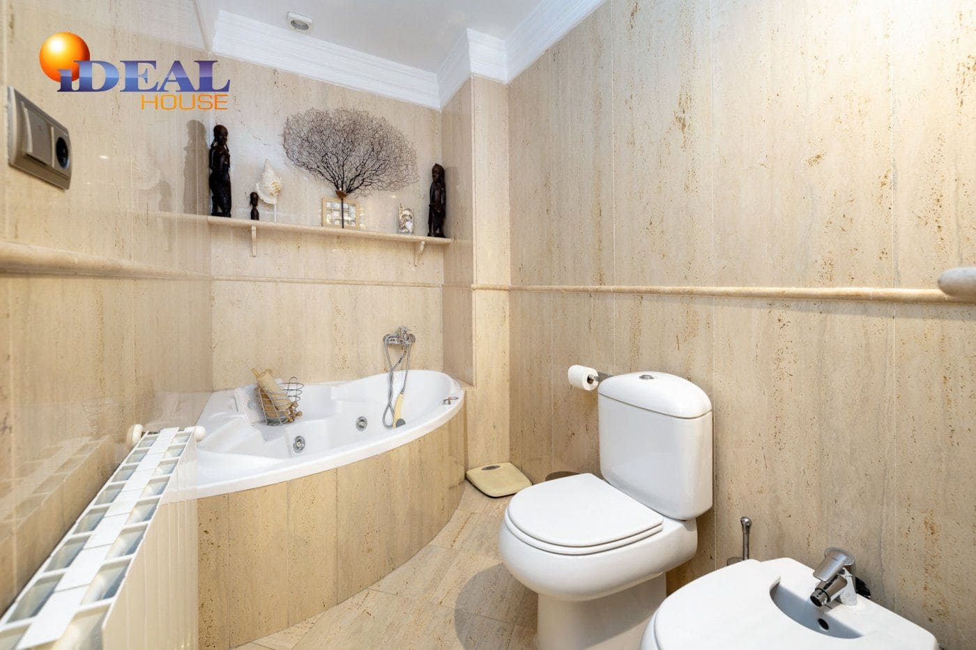 4 sypialnia Dom na sprzedaż w Miasto Grenada z garażem - 1 180 000 € (Ref: 9433739)