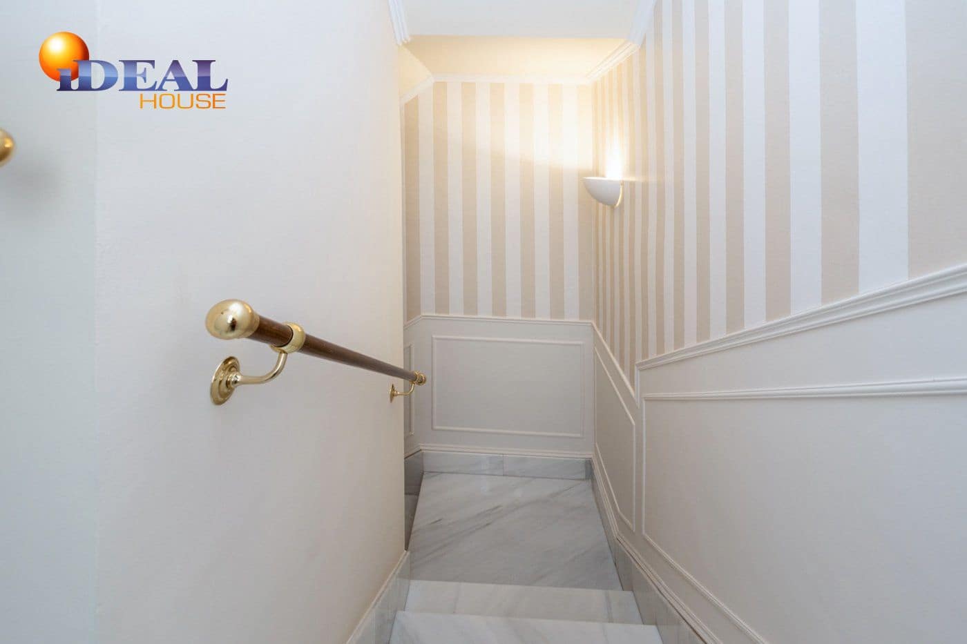 4 sypialnia Dom na sprzedaż w Miasto Grenada z garażem - 1 180 000 € (Ref: 9433739)