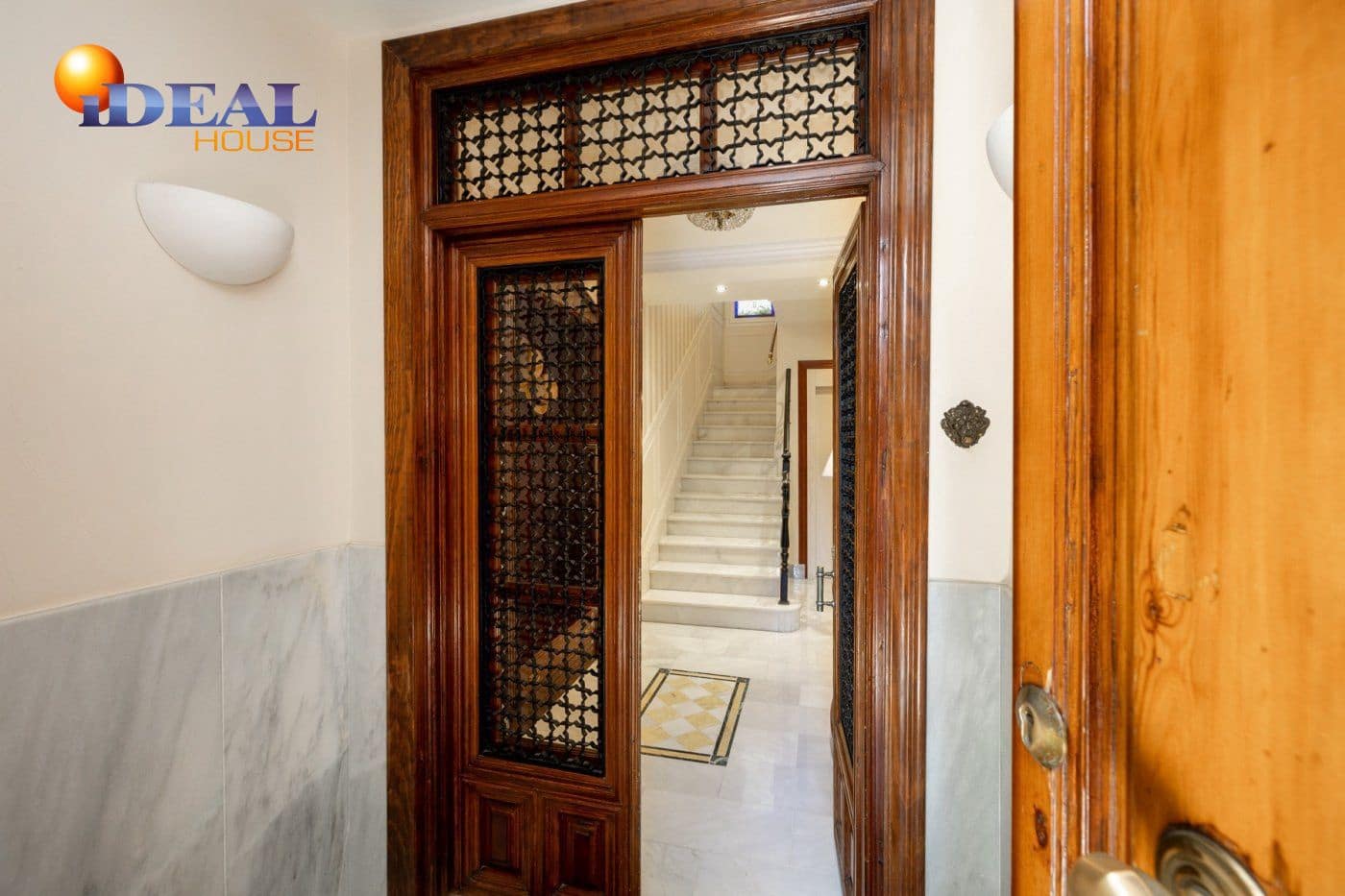 4 sypialnia Dom na sprzedaż w Miasto Grenada z garażem - 1 180 000 € (Ref: 9433739)