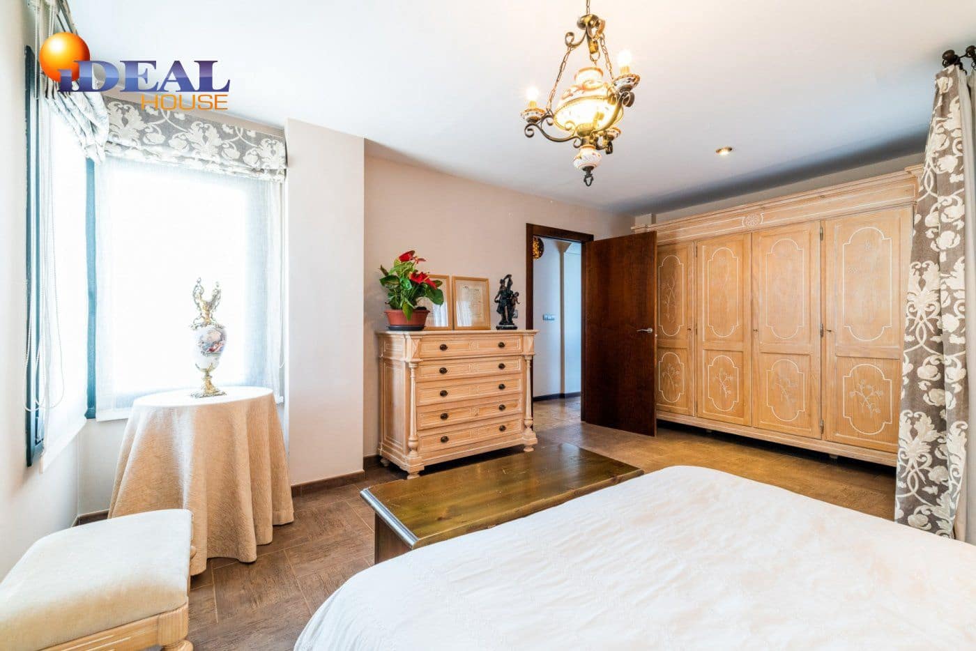 5 sypialnia Willa na sprzedaż w Albolote z garażem - 1 800 000 € (Ref: 9433743)