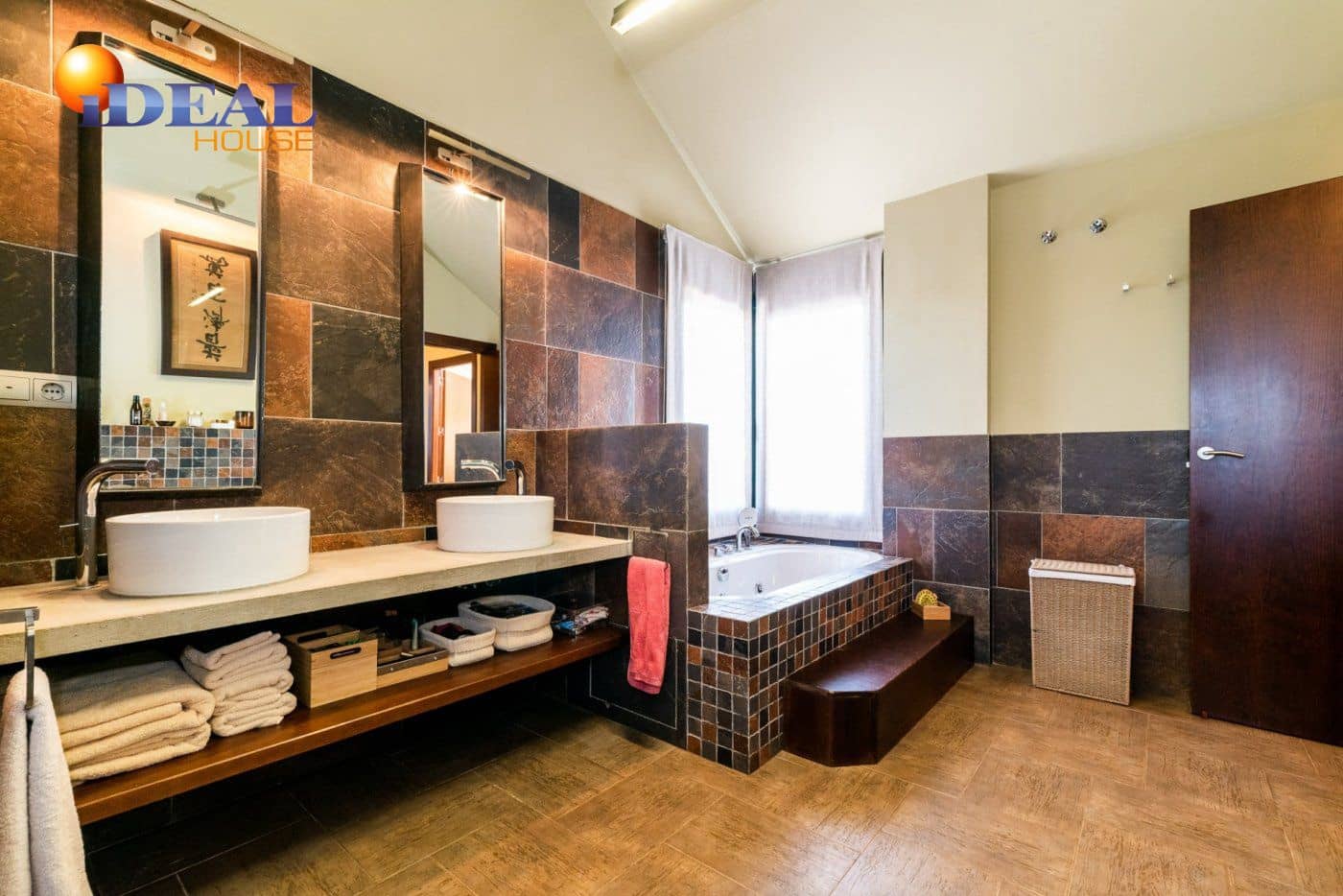 5 sypialnia Willa na sprzedaż w Albolote z garażem - 1 800 000 € (Ref: 9433743)