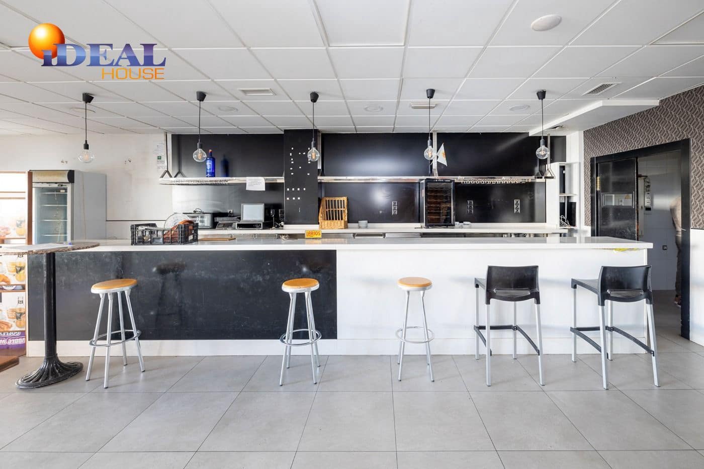 Kommersiell till salu i Ogijares - 305 000 € (Ref: 9433744)