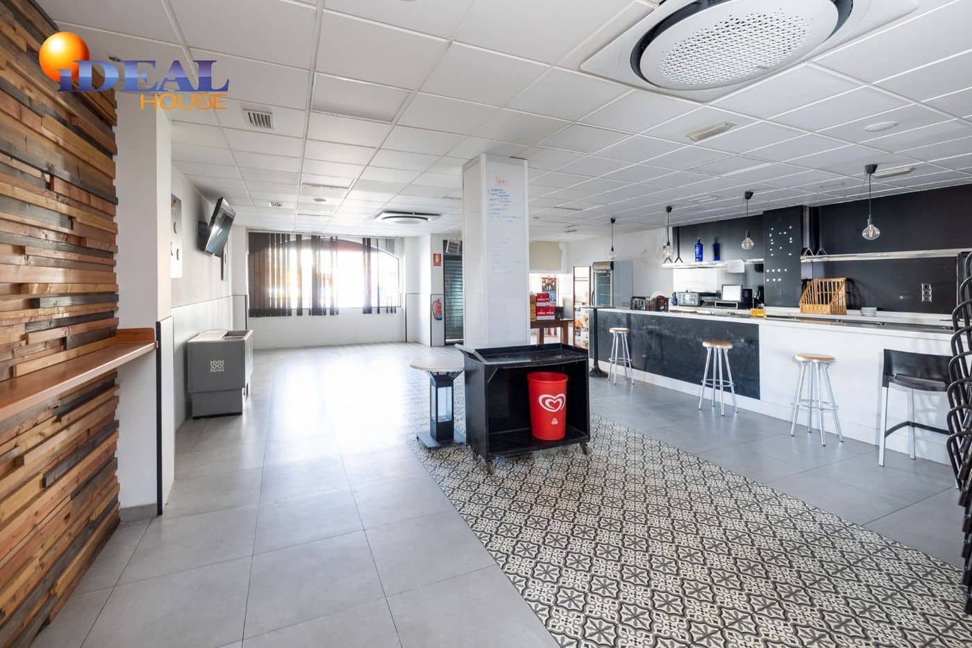 Kommersiell till salu i Ogijares - 305 000 € (Ref: 9433744)