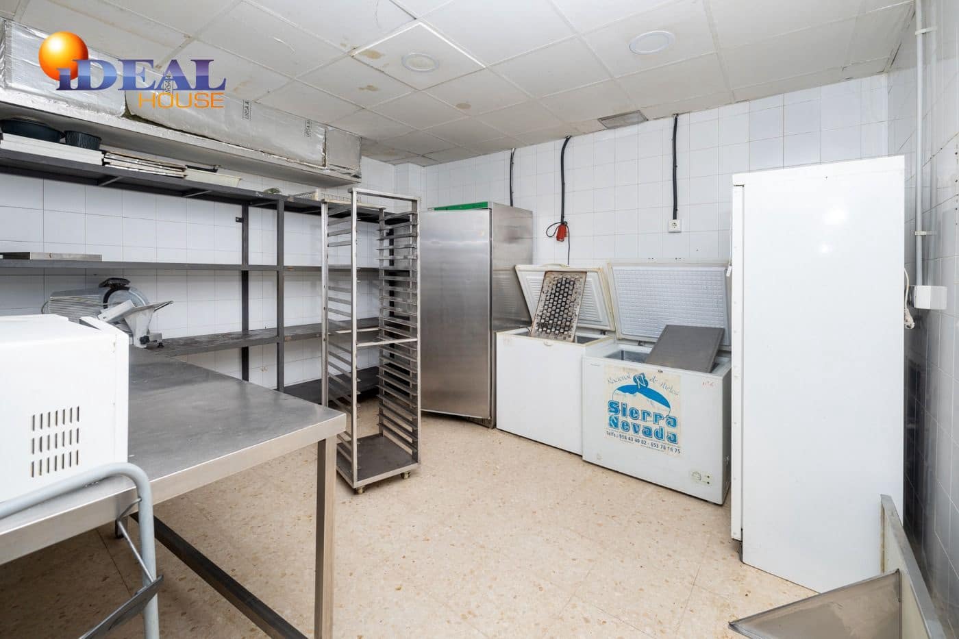 Kommersiell till salu i Ogijares - 305 000 € (Ref: 9433744)