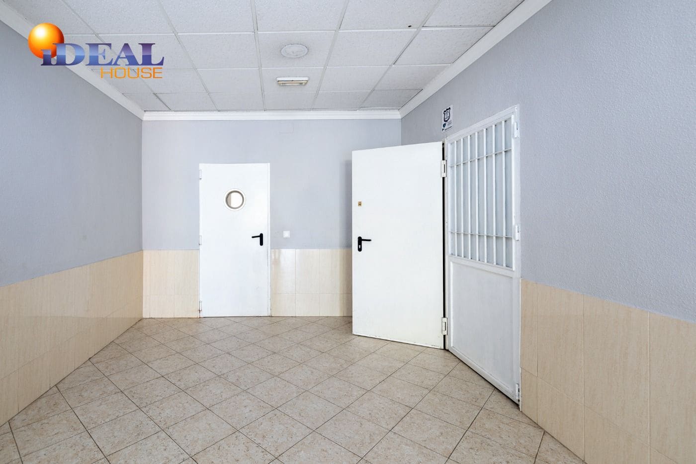 Kommersiell till salu i Ogijares - 305 000 € (Ref: 9433744)