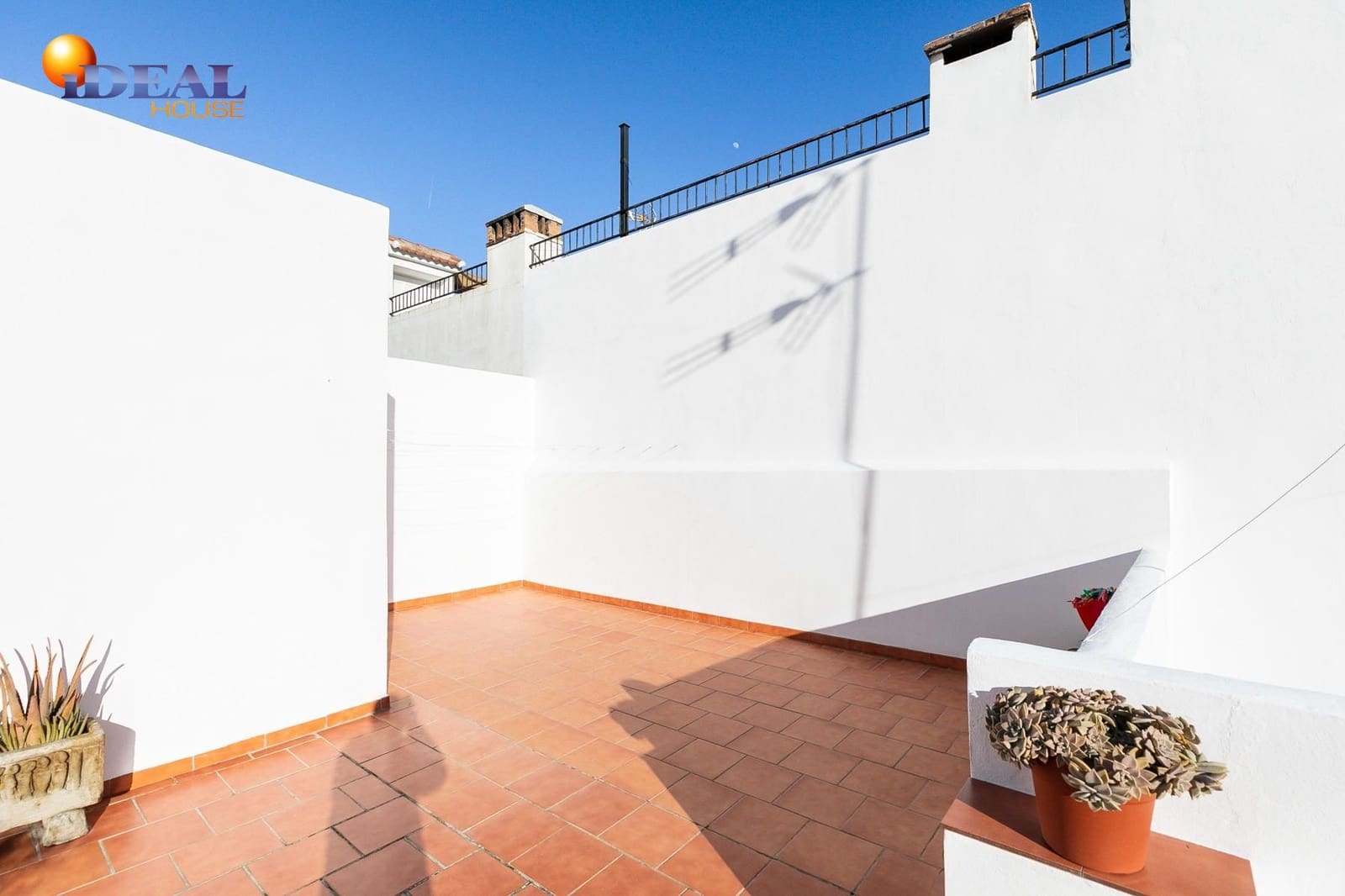 Casa de 6 habitaciones en Granada ciudad en venta con garaje - 340.000 € (Ref: 9433747)