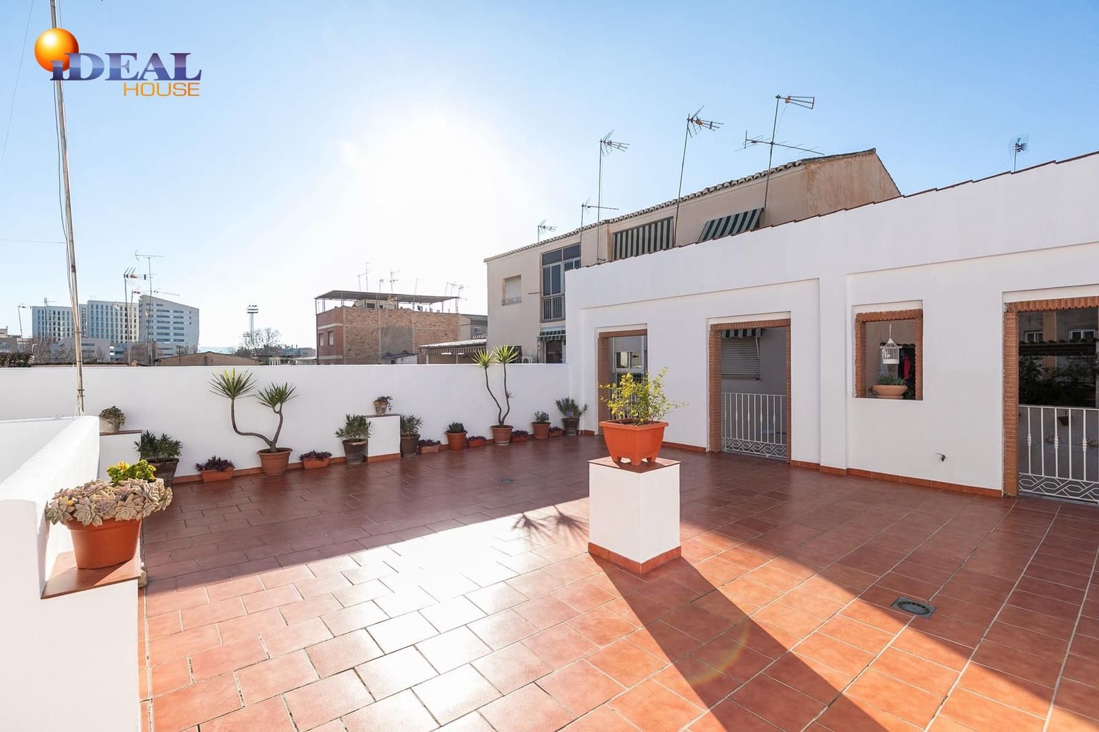 Casa de 6 habitaciones en Granada ciudad en venta con garaje - 340.000 € (Ref: 9433747)
