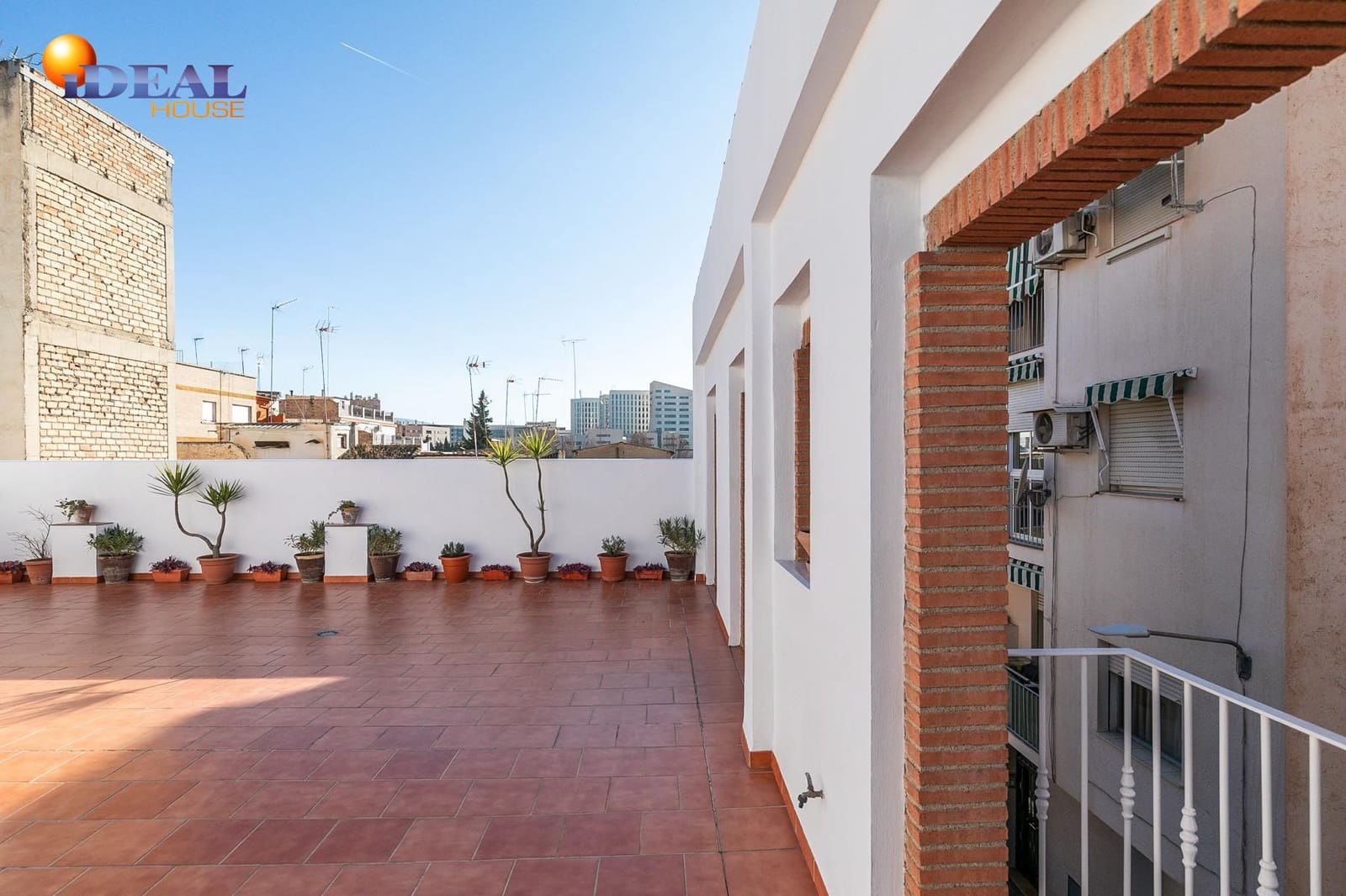 Casa de 6 habitaciones en Granada ciudad en venta con garaje - 340.000 € (Ref: 9433747)
