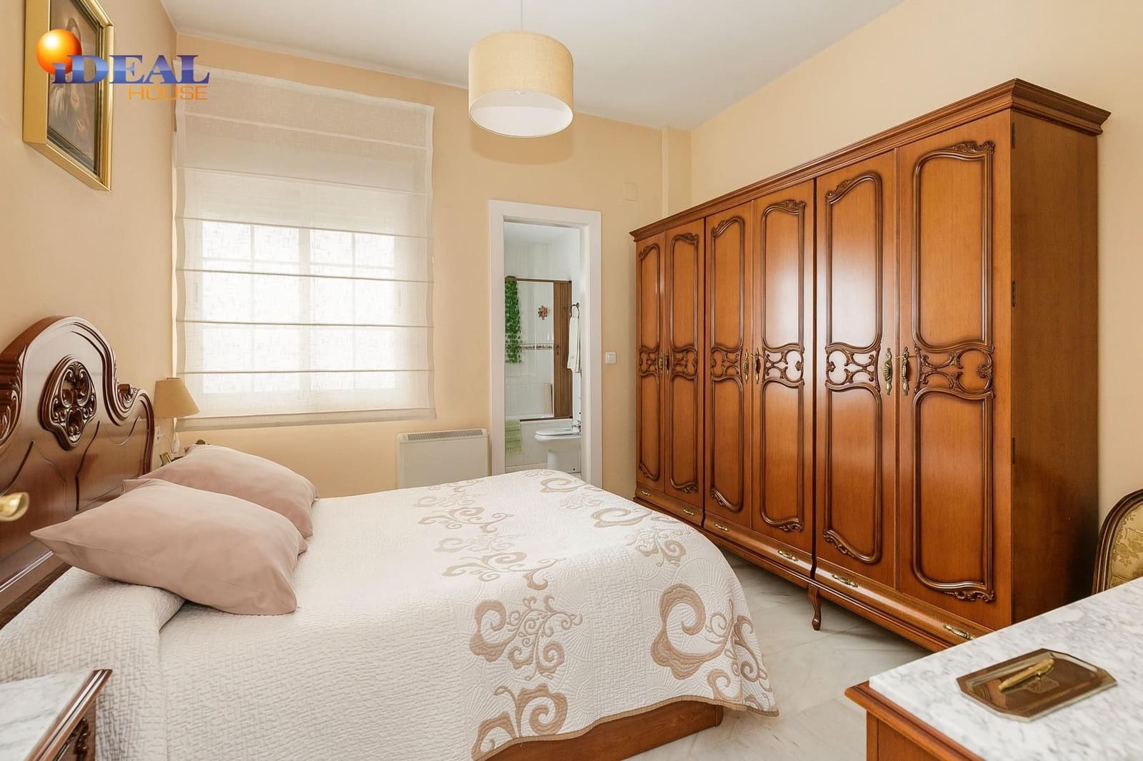 Casa de 6 habitaciones en Granada ciudad en venta con garaje - 340.000 € (Ref: 9433747)