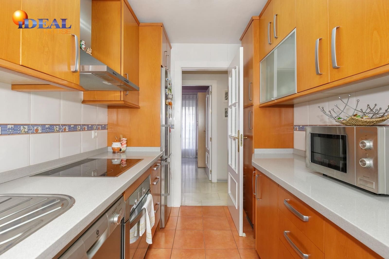 Casa de 6 habitaciones en Granada ciudad en venta con garaje - 340.000 € (Ref: 9433747)