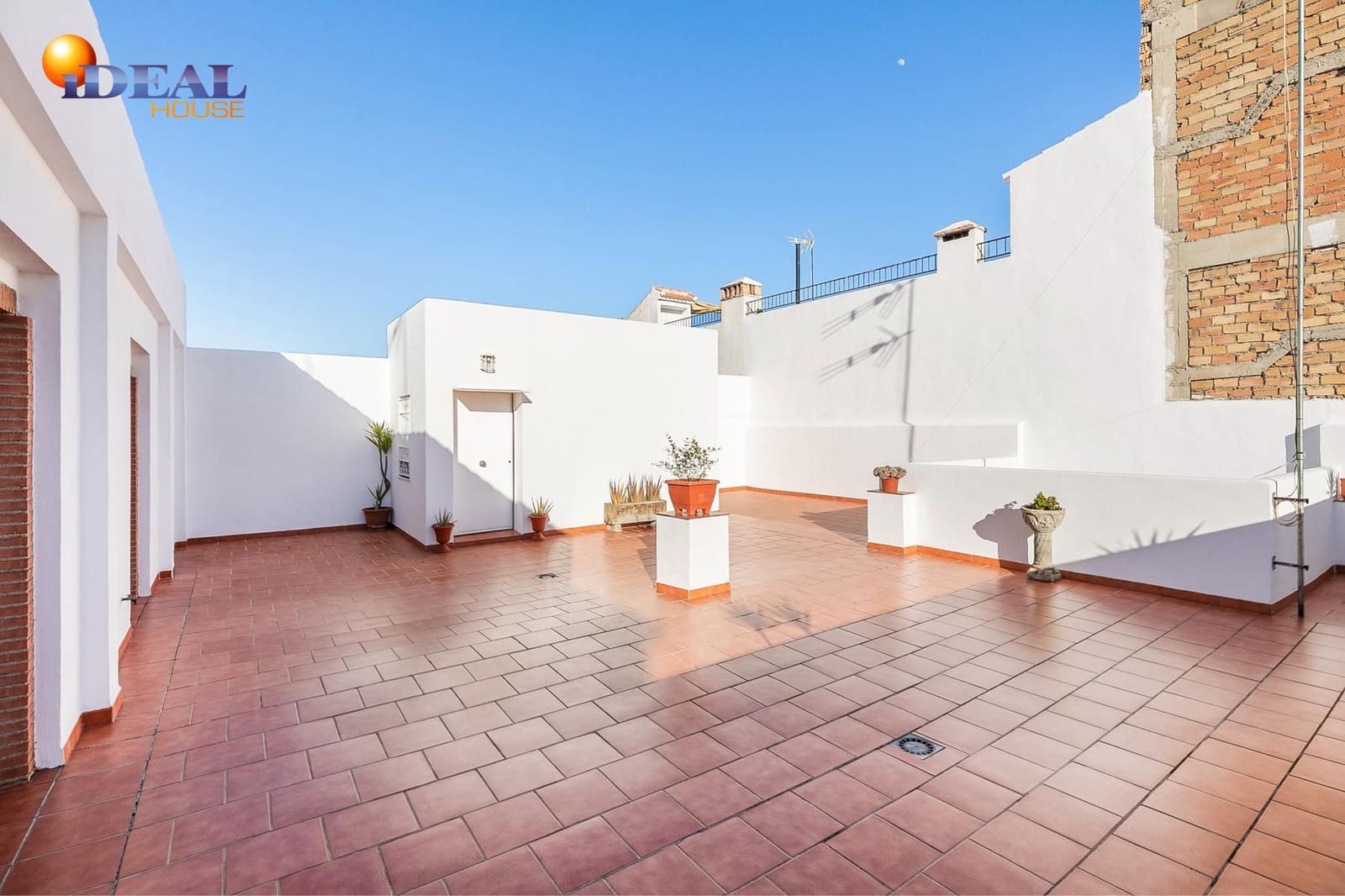 Casa de 6 habitaciones en Granada ciudad en venta con garaje - 340.000 € (Ref: 9433747)