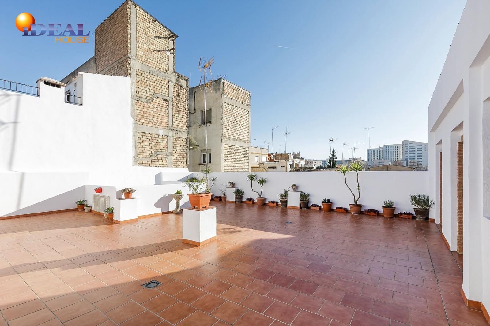Casa de 6 habitaciones en Granada ciudad en venta con garaje - 340.000 € (Ref: 9433747)