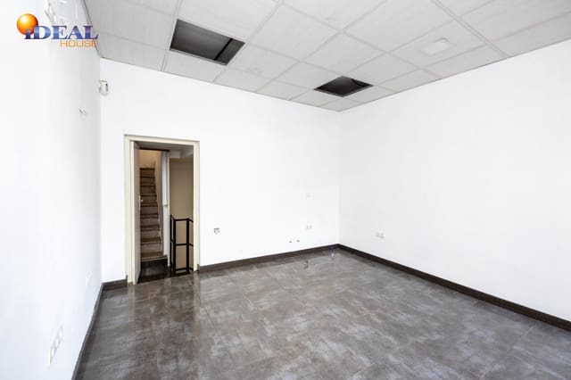 Kommersiell till salu i Carretera de la Sierra, Granada stad - 59 900 € (Ref: 9433752)
