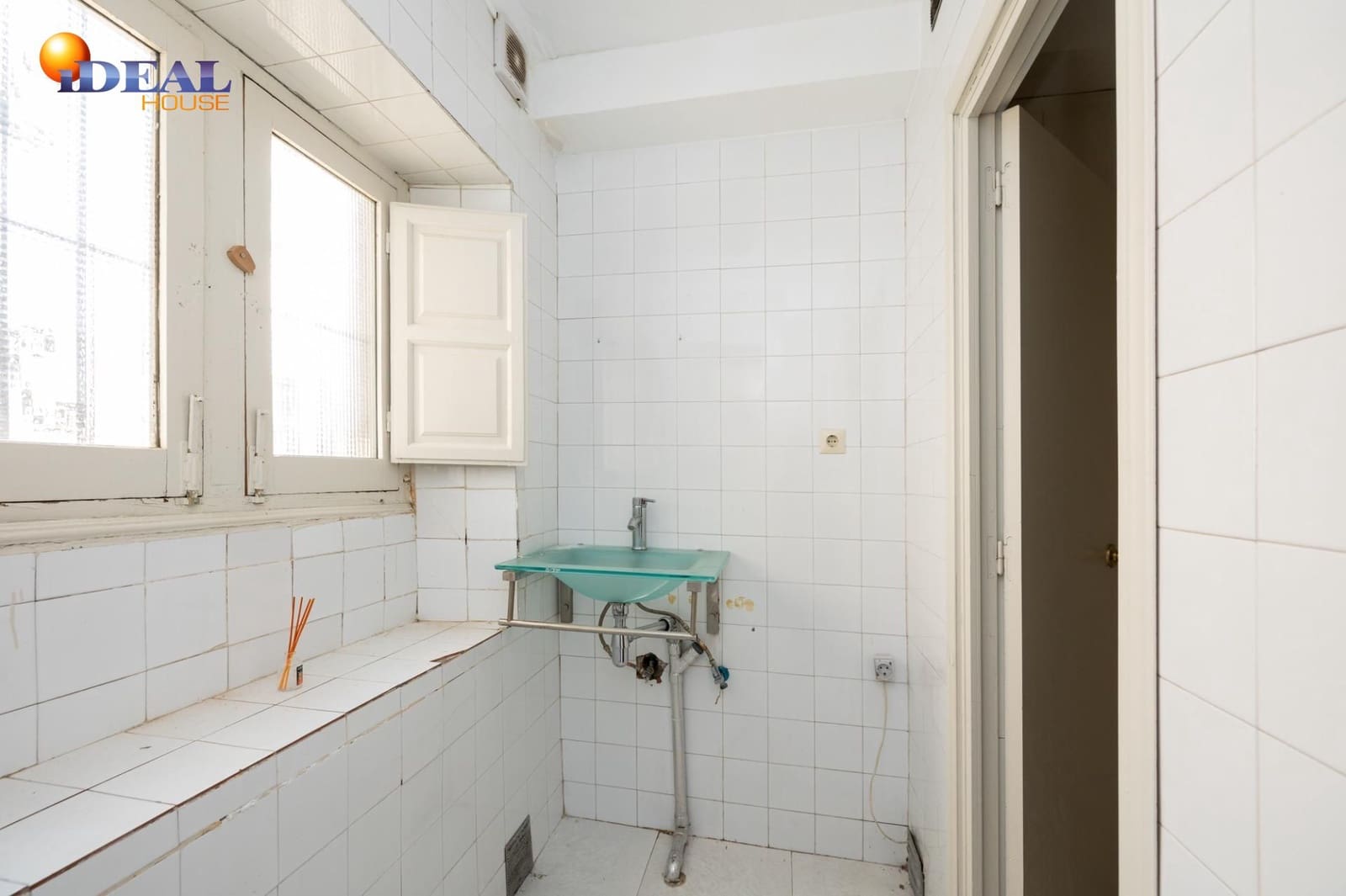 Kommersiell till salu i Granada stad - 59 900 € (Ref: 9433752)