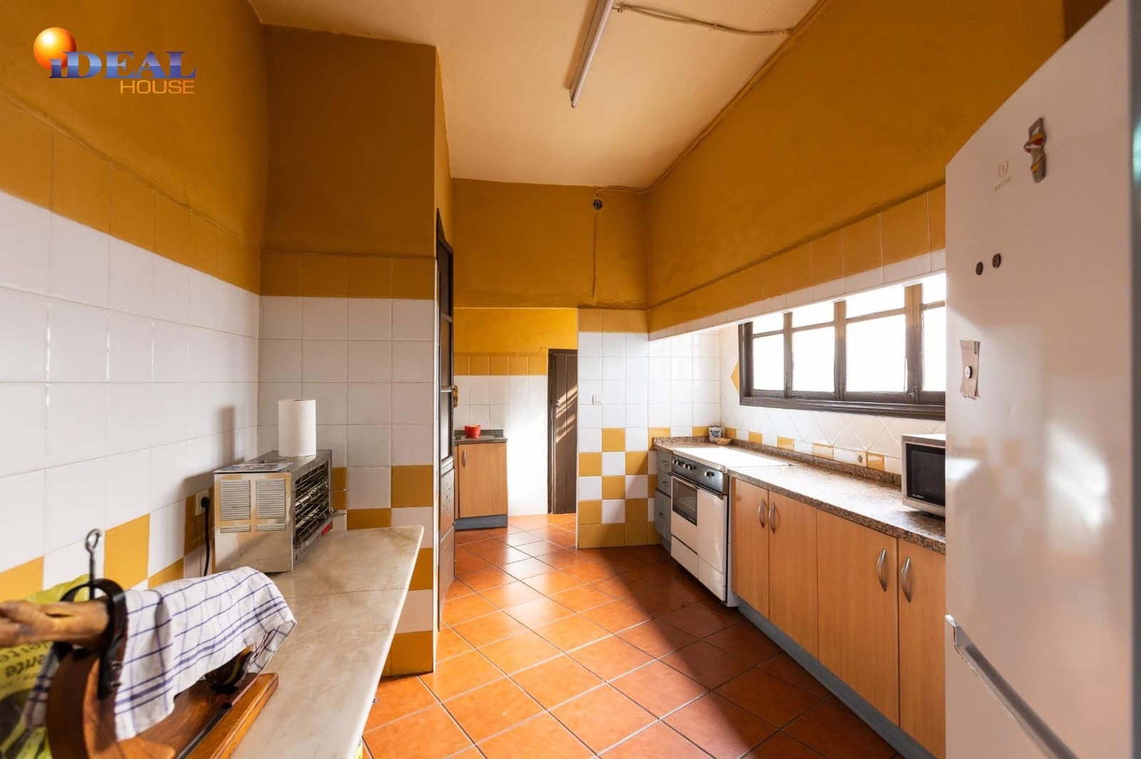 13 Zimmer Hotel zu verkaufen in Salobrena - 650.000 € (Ref: 9433754)