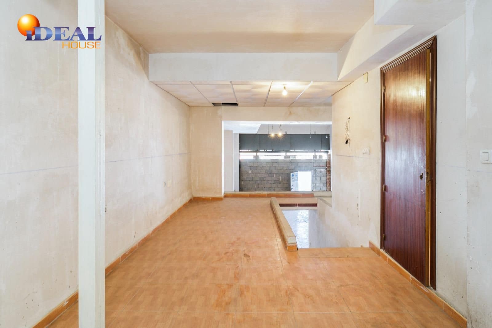 Commercial for sale in Armilla - € 135,000 (Ref: 9433755)