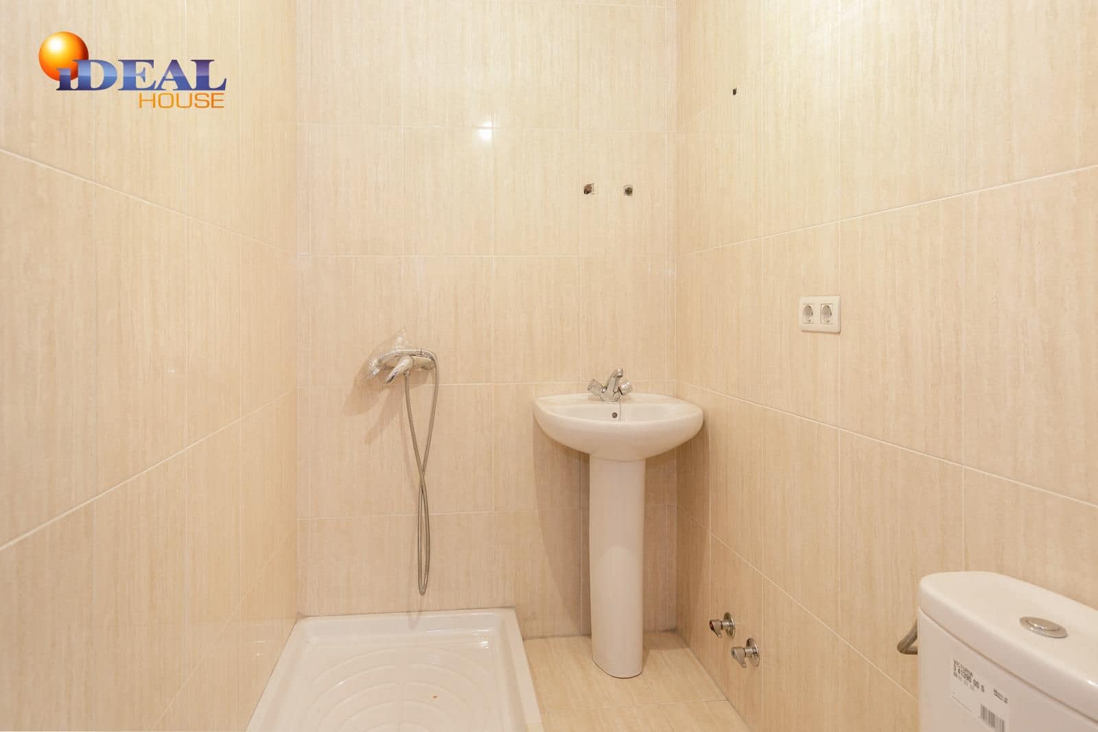 Commercial for sale in Armilla - € 135,000 (Ref: 9433755)